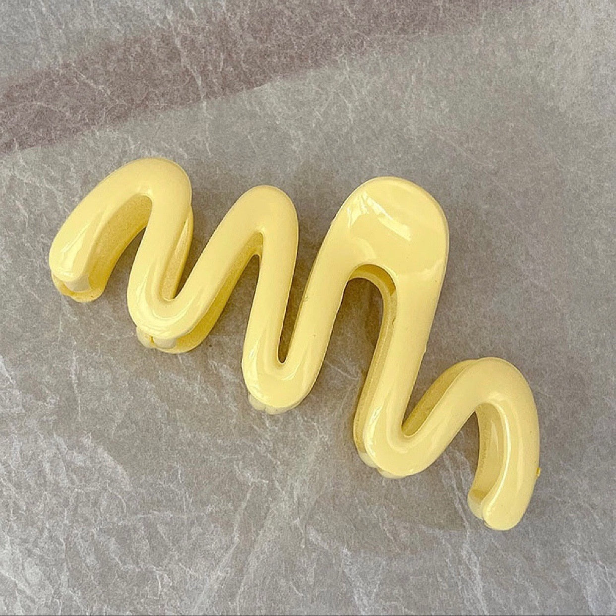 Jelly Wave Claw Hair Clip